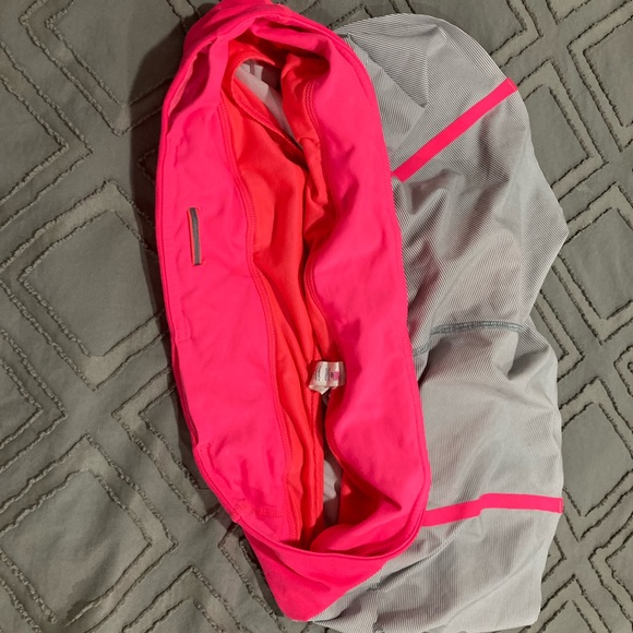 Beautiful LULULEMON shorts size 10 - Picture 6 of 6